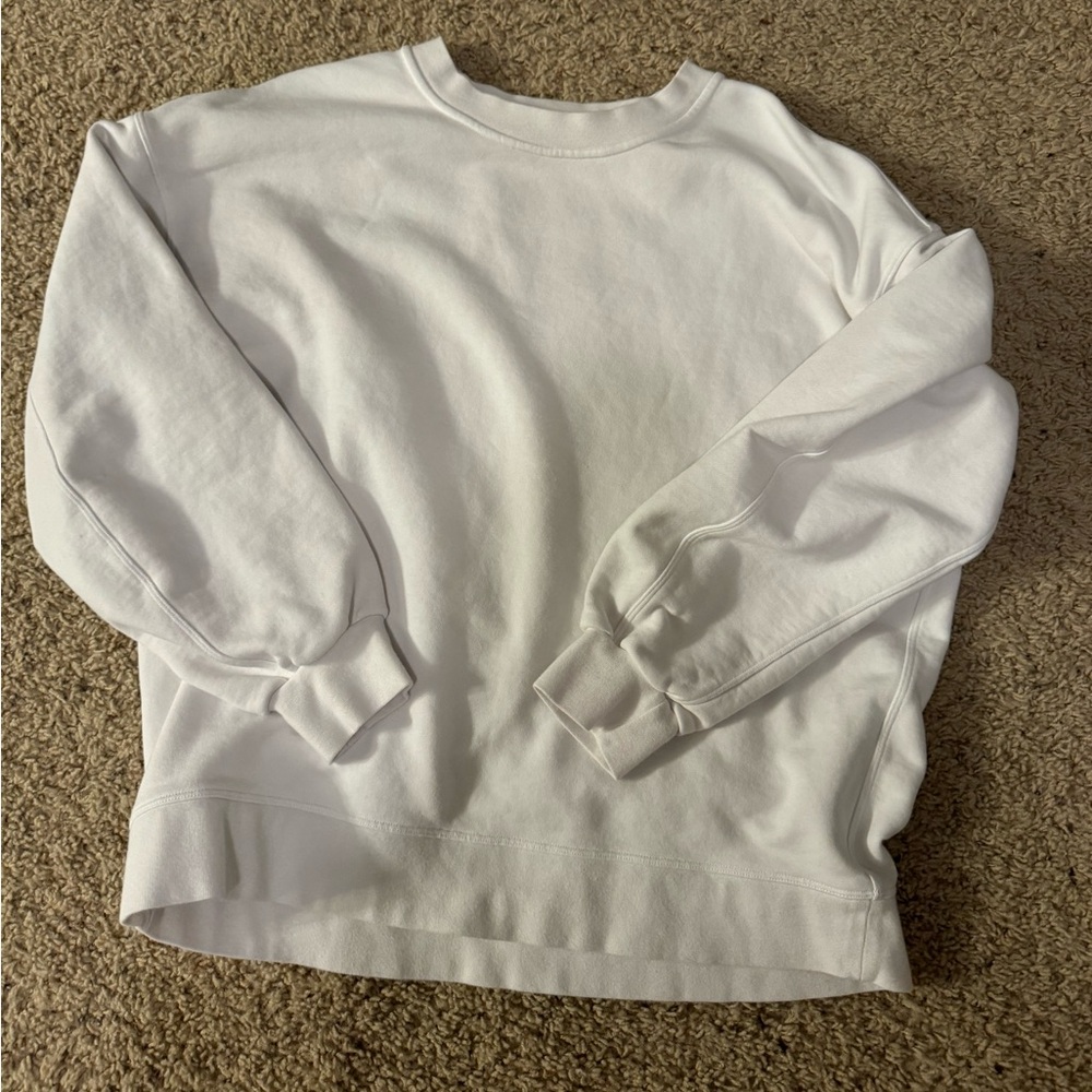 White Lululemon crewneck worn once fits like a medium can negotiate price